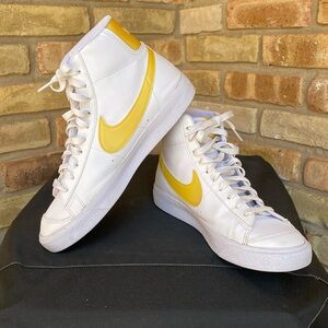 Big Kid’s 6Y Nike Blazers yellow